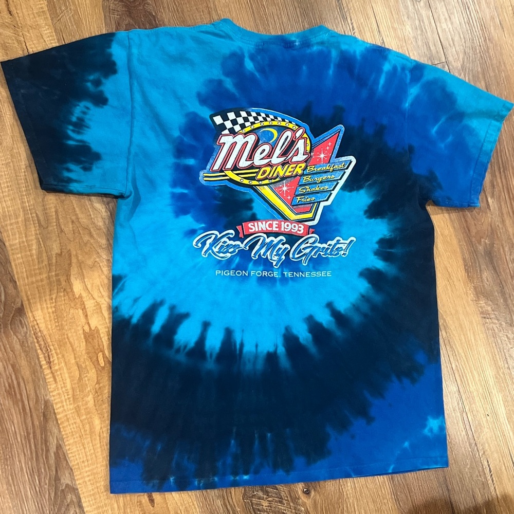 MEL’S DINER Pigeon Forge Tennessee Mens Tie Dye T-Shirt (Size M) EUC